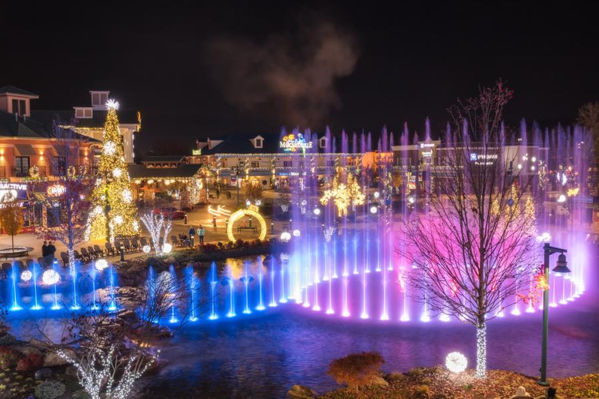 Show Fountain Pigeon Forge Tennessee Featured 01Ca676D