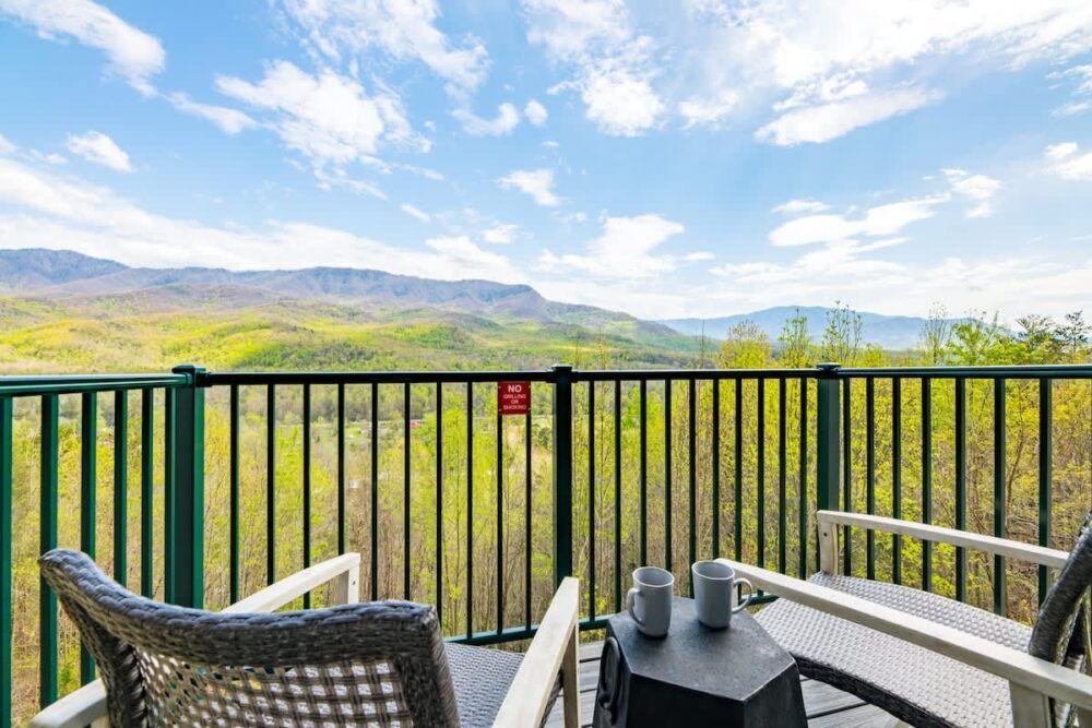 Modern Mountain Escape Main Image