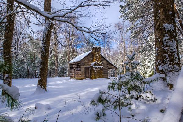 Very Best Time To Visit The Great Smoky Mountains National Park 6 Historic Cabin Cades Cove Great Smoky Mountains National Park