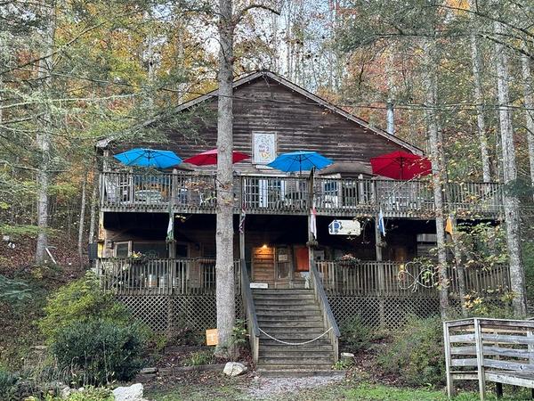 The Fox And Parrot Tavern Gatlinburg